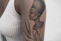 NEFERTITI ???? 

Foglie guarite,busto fresco appena eseguito 
 
Ti piace questa tipologia di tattoo?
Ti aspetto in ??DM oppure al ??+3348365731